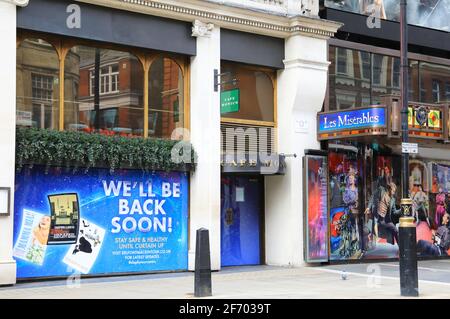 Comédies musicales dans les théâtres, sur Shaftesbury Avenue, fermé pour Covid, espérant rouvrir le 17 mai 2021, Londres, Royaume-Uni Banque D'Images