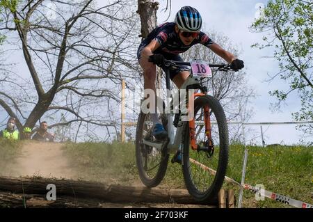 Parco delle Colombare, Vérone, Italie. 03ème avril 2021. Saut de (18) Ronja Eibl - (DEU) à Verona MTB International 2021 XCO pendant Verona MTB International XCO - Elite Woman Category, MTB - Mountain Bike - photo Roberto Tommasini/LM crédit: LiveMedia/Alay Live News Banque D'Images