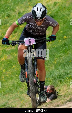 Parco delle Colombare, Vérone, Italie. 03ème avril 2021. (6) Giorgia Marchet - (ITA) en action pendant Verona MTB International 2021 XCO pendant Verona MTB International XCO - Elite Woman Category, MTB - Mountain Bike - photo Roberto Tommasini/LM crédit: LiveMedia/Alamy Live News Banque D'Images