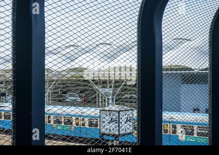 Station de métro Fröttmaning. La ligne 6 à Munich sert de liaison avec l'Allianz Arena du FC Bayern Munich. Le silence fantomatique cause Corona Lockdown. Banque D'Images