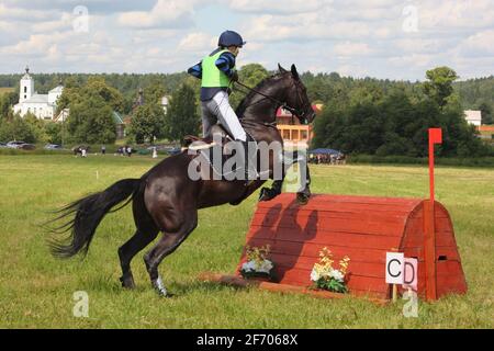 Trois jours de l'événement rider participant à la phase de cross-country Banque D'Images