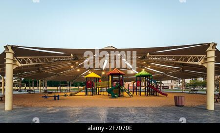 Aire de jeux pour enfants dans le parc Khobar Corniche en Arabie Saoudite. Banque D'Images