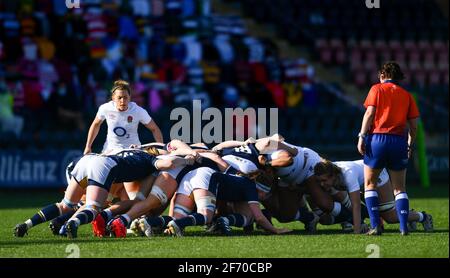 Doncaster, Royaume-Uni. 03ème avril 2021. Une mêlée lors du championnat des six Nations de Womens entre l'Angleterre et l'Écosse à Castle Park à Doncaster, en Angleterre. Crédit: SPP Sport presse photo. /Alamy Live News Banque D'Images