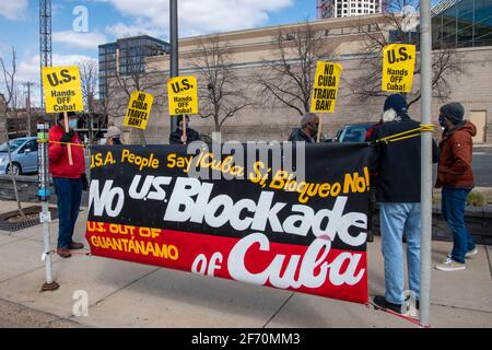 Minneapolis, Minnesota. 27 mars 2021. Biden, défait la protestation de Cuba. Les manifestants exigent que l'administration Biden prenne des mesures immédiates pour se mettre en place Banque D'Images