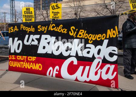 Minneapolis, Minnesota. 27 mars 2021. Biden, défait la protestation de Cuba. Les manifestants exigent que l'administration Biden prenne des mesures immédiates pour faire marche arrière Banque D'Images