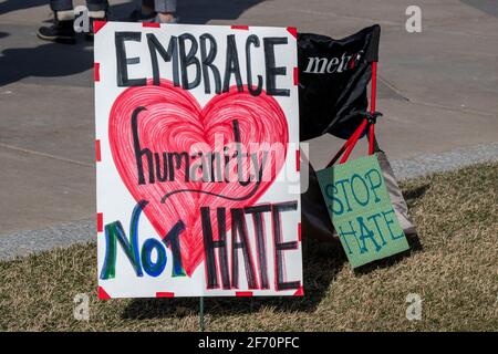 St. Paul, Minnesota. 28 mars 2021. Les Américains asiatiques et les communautés de soutien se rassemblent au capitole pour se souvenir des victimes des tueries et s d'Atlanta Banque D'Images