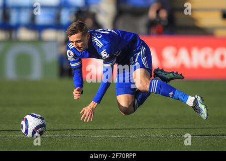 Leicester, Royaume-Uni. 03ème avril 2021. Timoty Castagne #27 de Leicester City est fouillé à Leicester, Royaume-Uni le 4/3/2021. (Photo de Mark Cosgrove/News Images/Sipa USA) crédit: SIPA USA/Alay Live News Banque D'Images