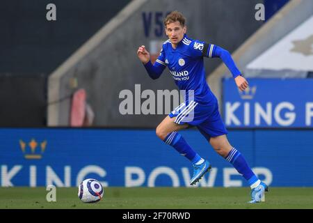 Leicester, Royaume-Uni. 03ème avril 2021. Marc Albrighton #11 de Leicester City brise avec le ballon à Leicester, Royaume-Uni le 4/3/2021. (Photo de Mark Cosgrove/News Images/Sipa USA) crédit: SIPA USA/Alay Live News Banque D'Images