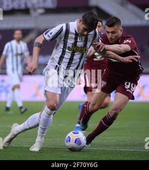 Turin, Italie. 3 avril 2021. Alvaro Morata (L) du FC Juventus rivalise avec Alessandro Buongiorno de Turin lors d'une série DE matchs de football entre Turin et le FC Juventus à Turin, Italie, le 3 avril 2021. Credit: Federico Tardito/Xinhua/Alamy Live News Banque D'Images