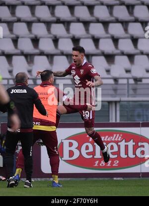 Turin, Italie. 3 avril 2021. Antonio Sanabria (R) de Turin célèbre lors d'une série UN match de football entre Turin et le FC Juventus à Turin, Italie, le 3 avril 2021. Credit: Federico Tardito/Xinhua/Alamy Live News Banque D'Images