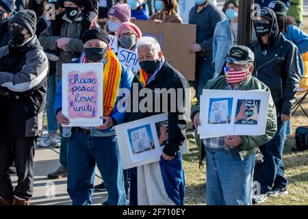 St. Paul, Minnesota. 28 mars 2021. Les Américains asiatiques et les communautés de soutien se rassemblent au capitole pour se souvenir des victimes des tueries et s d'Atlanta Banque D'Images