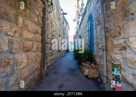 jérusalem-israël. 05-03-2021. Maisons surpeuplées dans une ruelle étroite et ancienne dans le célèbre quartier de Nachlaot Banque D'Images