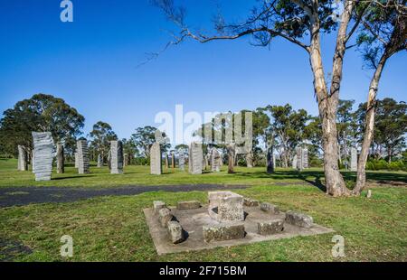 Les pierres sur pied australiennes, récreusées en 1992 à Glen Innes, les monolithes rendent hommage à l'héritage celtique des premiers colons européens jusqu'à Th Banque D'Images