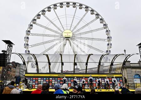 Les pilotes de la nation en démarrage d'Israël photographiés avant le début de la 105e édition du 'ronde van Vlaanderen - Tour des Flandres - Tour de la Flandre Banque D'Images