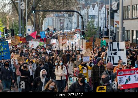 Les gens prennent part à une manifestation « tuer le projet de loi » à Bristol contre le projet de loi sur la police, la criminalité, la peine et les tribunaux. Banque D'Images
