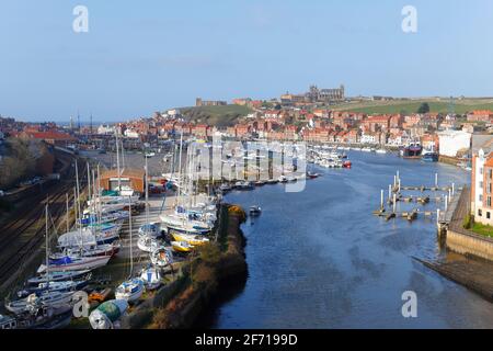 Une vue sur Whitby depuis le pont A171 au-dessus de la Rivière ESK Banque D'Images