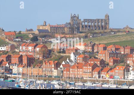 Une vue sur Whitby depuis le pont A171 au-dessus de la Rivière ESK Banque D'Images