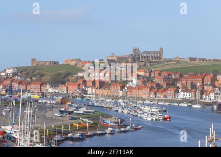 Une vue sur Whitby depuis le pont A171 au-dessus de la Rivière ESK Banque D'Images