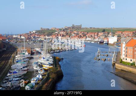 Une vue sur Whitby depuis le pont A171 au-dessus de la Rivière ESK Banque D'Images