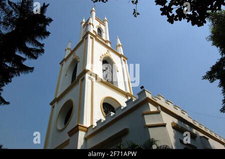 Vue sur la cathédrale Saint-Thomas de Mumbai, un matin ensoleillé. L'église historique fait partie de l'église de l'Inde du Nord. Banque D'Images