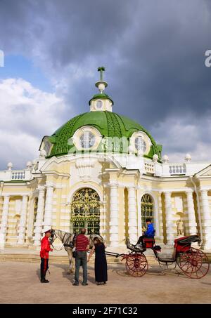 Moscou, Russie - 26 mai 2019. Pavillon 'Grotto' dans le parc 'Kuskovo'. Le domaine de Sheremetevs. Construit en 1756-1761. Serf architecte F. S. Argunov. TOU Banque D'Images