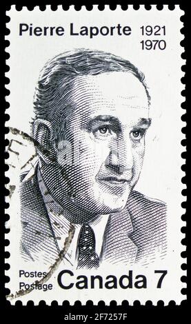 MOSCOU, RUSSIE - le 28 FÉVRIER 2021 : Pierre Laporte, vers 1971, affiche le timbre-poste imprimé au Canada Banque D'Images