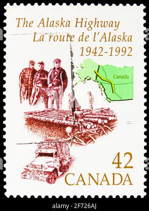 MOSCOU, RUSSIE - 28 FÉVRIER 2021 : timbre-poste imprimé au Canada consacré au 50e anniversaire de la route de l'Alaska, 1942-1992, vers 1992 Banque D'Images