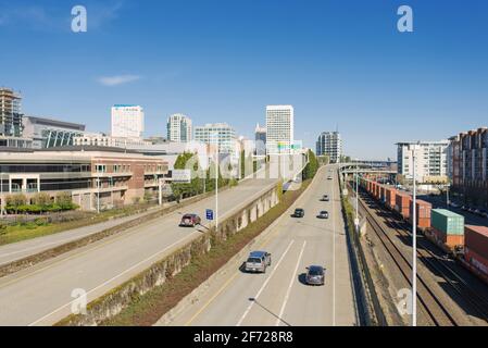 Tacoma, Washington, États-Unis. Mars 2021. Un pont dans la ville. Autoroutes et chemins de fer dans le centre-ville Banque D'Images