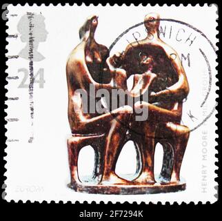 MOSCOU, RUSSIE - 28 FÉVRIER 2021 : le timbre-poste imprimé au Royaume-Uni montre 'Family Group' (sculpture en bronze) (Henry Moore), Europa (C.E.P.T.) 1 Banque D'Images