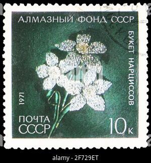 MOSCOU, RUSSIE - 28 FÉVRIER 2021: Timbre-poste imprimé en Union soviétique montre 'narcissi' Diamant, Fonds de diamant de la série URSS, vers 1971 Banque D'Images