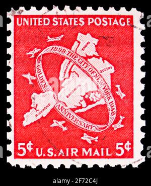 MOSCOU, RUSSIE - 28 FÉVRIER 2021: Timbre-poste imprimé aux États-Unis montre la carte de cinq quartiers de New York City and planes, vers 1948 Banque D'Images