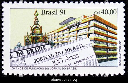 MOSCOU, RUSSIE - 22 DÉCEMBRE 2020: Timbre-poste imprimé au Brésil montre 100 ans de journal 'Jornal do Brasil', série, vers 1991 Banque D'Images