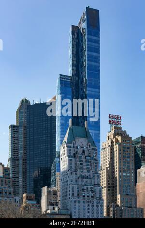 One57, le premier supergrand de 'milliardaires Row,.' surplombe le Central Park South et les monuments Hampshire House et Essex House. Banque D'Images