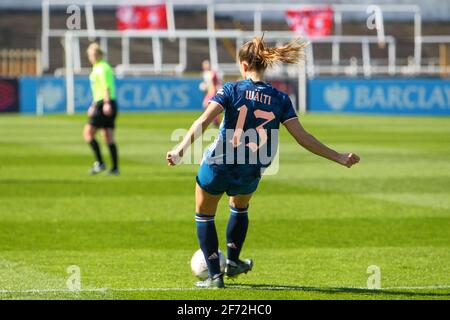 Bath, Royaume-Uni. 04e avril 2021. LIA Warti (13 Arsenal) contrôle le ballon (action) pendant le match de Barclays FA Womens Super League entre Bristol City et Arsenal au parc Twerton à Bath, en Angleterre. Crédit: SPP Sport presse photo. /Alamy Live News Banque D'Images