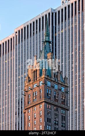 Sherry Netherland (avec l'édifice GM en arrière-plan), situé au 781, Cinquième Avenue, à East 59th Street. Banque D'Images