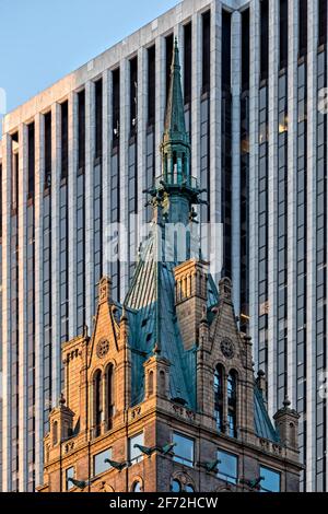 Sherry Netherland (avec l'édifice GM en arrière-plan), situé au 781, Cinquième Avenue, à East 59th Street. Banque D'Images