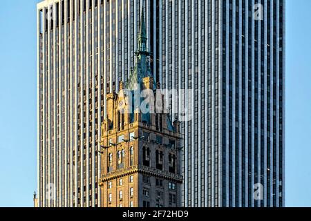 Sherry Netherland (avec l'édifice GM en arrière-plan), situé au 781, Cinquième Avenue, à East 59th Street. Banque D'Images