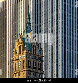 Sherry Netherland (avec l'édifice GM en arrière-plan), situé au 781, Cinquième Avenue, à East 59th Street. Banque D'Images