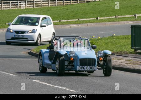 2017 bleu Caterham 660cc; voiture sport en plein air à deux places à propulsion arrière; Banque D'Images