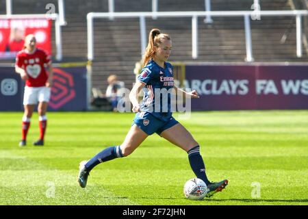 Bath, Royaume-Uni. 04e avril 2021. LIA Warti (13 Arsenal) contrôle le ballon (action) pendant le match de Barclays FA Womens Super League entre Bristol City et Arsenal au parc Twerton à Bath, en Angleterre. Crédit: SPP Sport presse photo. /Alamy Live News Banque D'Images