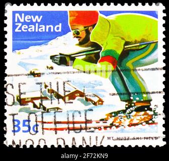 MOSCOU, RUSSIE - 22 DÉCEMBRE 2020 : timbre-poste imprimé en Nouvelle-Zélande montre le domaine skiable de Mt Hutt, série de ski, vers 1984 Banque D'Images