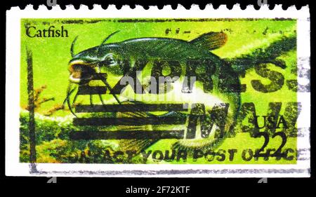 MOSCOU, RUSSIE - 22 DÉCEMBRE 2020: Timbre-poste imprimé aux États-Unis montre Catfish, Fish issue série, vers 1986 Banque D'Images