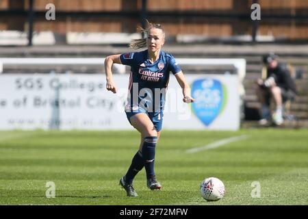 Bath, Royaume-Uni. 04e avril 2021. LIA Warti (13 Arsenal) contrôle le ballon (action) pendant le match de la FA WSL entre Bristol City et Arsenal au parc Twerton à Bath, Angleterre crédit: SPP Sport Press photo. /Alamy Live News Banque D'Images