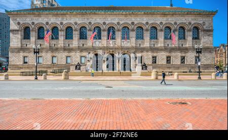 Le bâtiment McKim de la bibliothèque publique de Boston se trouve sur Copley Square, dans le quartier historique de Back Bay. Boston, Massachusetts. Banque D'Images