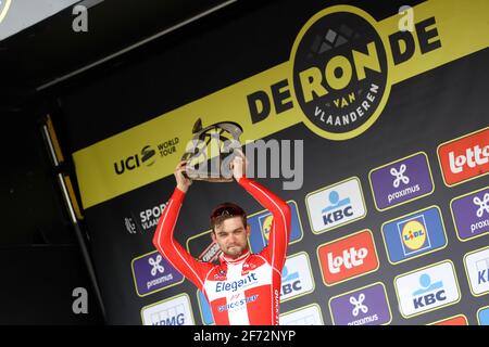 Kasper Asgreen danois de Deceuninck - Quick-Step fête sur le Podium après avoir remporté la 105e édition du 'ronde van Vlaanderen - Tour des Flan Banque D'Images