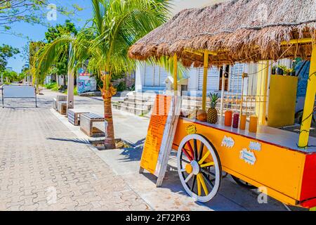 Boutique de jus d'orange tropical sur roulettes à Playa del Carmen Mexique Banque D'Images