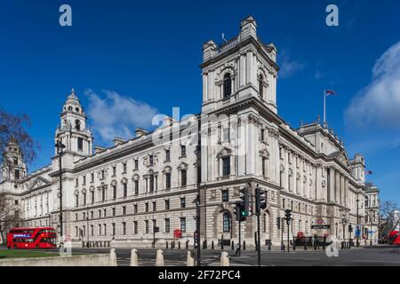 Angleterre, Londres, Westminster, Whitehall, HM Treasury Building au coin de la place du Parlement et de la rue du Parlement Banque D'Images