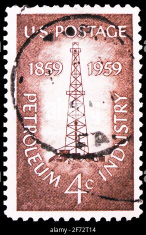 MOSCOU, RUSSIE - 12 JANVIER 2021 : le timbre-poste imprimé aux États-Unis montre Oil Derrick, série de l'industrie pétrolière, vers 1959 Banque D'Images