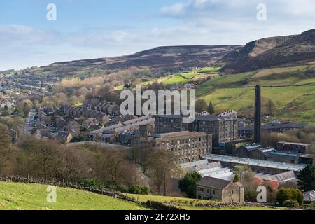 Voir l'historique de l'usine en bas Banque Marsden dans West Yorkshire Banque D'Images