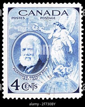 MOSCOU, RUSSIE - le 12 JANVIER 2021 : le timbre-poste imprimé au Canada montre Alexander Graham Bell, série du centenaire de la naissance, vers 1947 Banque D'Images